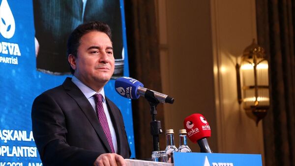 Demokrasi ve Atılım Partisi (DEVA) Genel Başkanı Ali Babacan, partisinin bir otelde düzenlenen 8. İl Başkanları Toplantısı'a katıldı.
 - Sputnik Türkiye