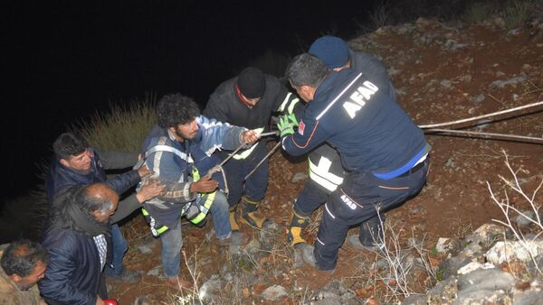 Siverek'te 2 gündür kayalıkta mahsur kalan gezgin genç kurtarıldı - Sputnik Türkiye