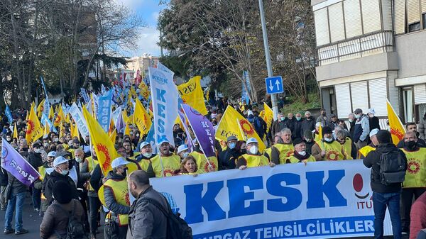 İstanbul’da ‘geçinemiyoruz’ mitingi: ‘Temel geçim güvencesi verilmelidir’ - KESK - Sputnik Türkiye