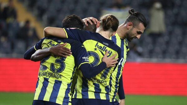 Ziraat Türkiye Kupası 5. eleme turunda Fenerbahçe, normal süresi golsüz beraberlikle biten maçta Afjet Afyonspor'u uzatmalarda attığı gollerle 2-0 yenerek son 16 turuna yükseldi. - Sputnik Türkiye