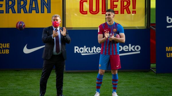 İspanya Birinci Futbol Ligi (La Liga) takımlarından Barcelona, yeni transferi Ferran Torres'i tanıttı - Sputnik Türkiye