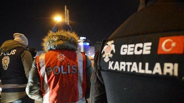 İstanbul’da Yeditepe Huzur Uygulamasında 4 bin 311 gram uyuşturucu madde ve 339 adet uyuşturucu hap ele geçirildi - polis 
 - Sputnik Türkiye