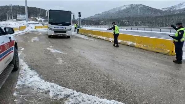 Kastamonu'da jandarma ekipleri, yolcu otobüsleri - Sputnik Türkiye