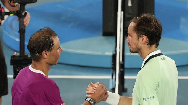 Sezonun ilk grand slam tenis turnuvası Avustralya Açık'ın tek erkekler finalinde Rus Daniil Medvedev'i 3-2 yenen İspanyol Rafael Nadal, şampiyon oldu. - Sputnik Türkiye