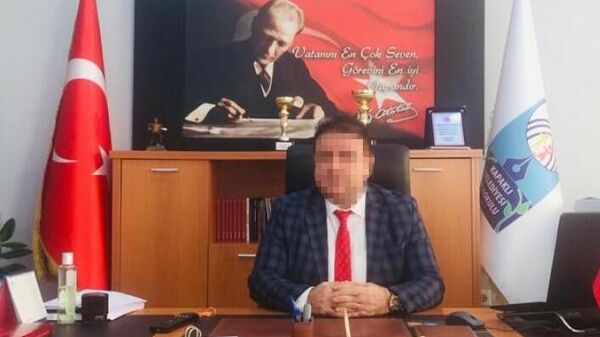 Tekirdağ'da öğrencilerin kağıdını satan okul müdürü  - Sputnik Türkiye