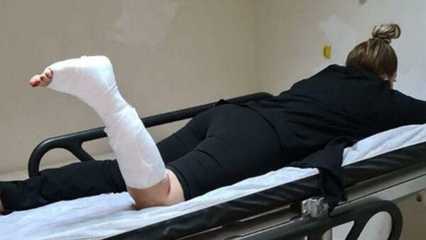 Konser sırasında yere düşen Işın Karaca hastaneye kaldırıldı - Sputnik Türkiye