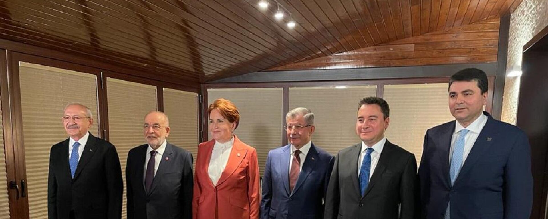 CHP Genel Başkanı Kemal Kılıçdaroğlu'nun daveti ile 6 parti lideri akşam yemeğinde bir araya geldi. - Sputnik Türkiye, 1920, 25.02.2022