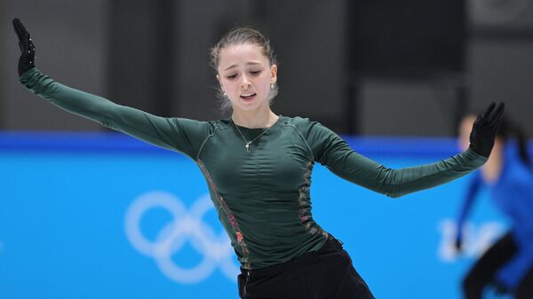 Rusya Olimpiyat Komitesi (ROK) adı altında yarışan 15 yaşındaki artistik patinajcı Kamila Valiyeva - Sputnik Türkiye