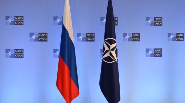 Rusya bayrağı- NATO bayrağı - Sputnik Türkiye