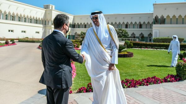  Irak Kürt Bölgesel Yönetimi (IKBY) Başbakanı Mesrur Barzani, Doha'da, Katar Emiri Şeyh Temim bin Hamed Al Sani ile ikili ilişkilerin yanı sıra ekonomi ve yatırım konularını ele aldı. - Sputnik Türkiye