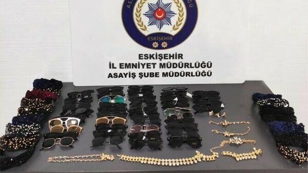 'Süslü' hırsızın çaldığı eşyalar - Sputnik Türkiye