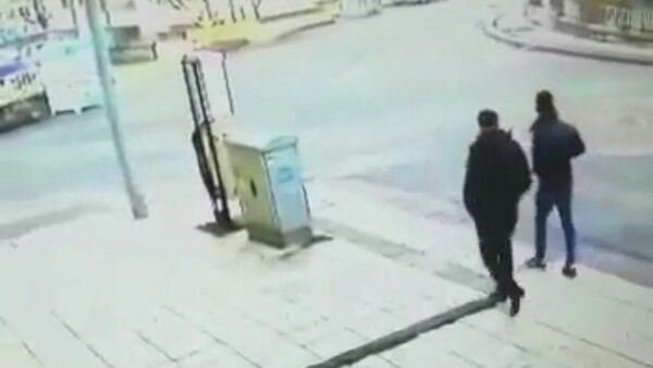 Kırşehir'de arkadaşını bıçaklayan adam güvenlik kameralara yansıdı - Sputnik Türkiye