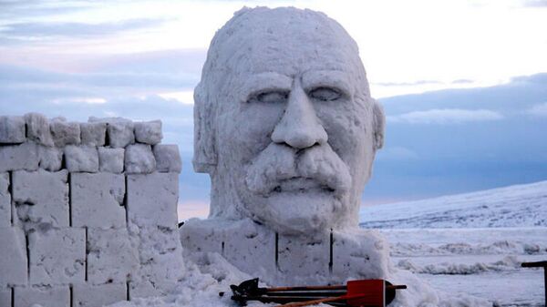 Çıldır Gölü'nde kardan Tuncel Kurtiz heykeli: 'Festival hayalimiz gerçek oluyor'  - Sputnik Türkiye