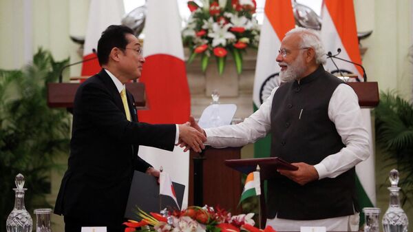 Japonya Başbakanı Kişida Fumio, göreve başlamasından bu yana Hindistan'a yaptığı ilk ziyarette mevkidaşı Narendra Modi ile bir araya geldi. - Sputnik Türkiye