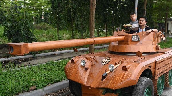 Vietnamlı baba, oğlu için binlerce dolar harcayarak kamyoneti tanka çevirdi  - Sputnik Türkiye