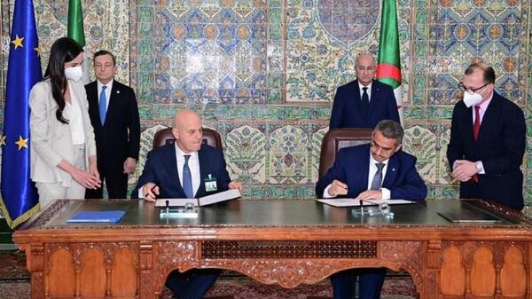 Cezayir, İtalya'ya doğalgaz tedarikini artırma ve gaz fiyatlarını küresel piyasalara göre gözden geçirmeyi içeren bir anlaşmanın imzalandığını duyurdu. - Sputnik Türkiye