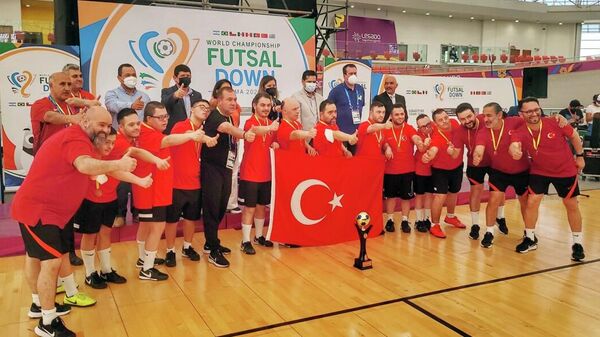 ürkiye Down Sendromlu Futsal Milli takımı, Peru'da düzenlenen şampiyonada Dünya üçüncüsü old - Sputnik Türkiye