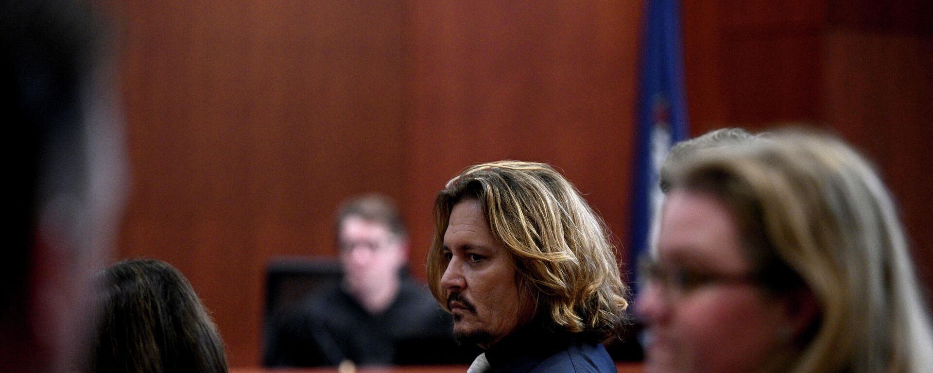 Johnny Depp, Amber Heard'e 50 milyon dolar tazminat talebiyle açtığı iftira davasının görüldüğü mahkemede (ABD, Virgina, Fairfax, 12 Nisan 2022) - Sputnik Türkiye, 1920, 23.04.2022