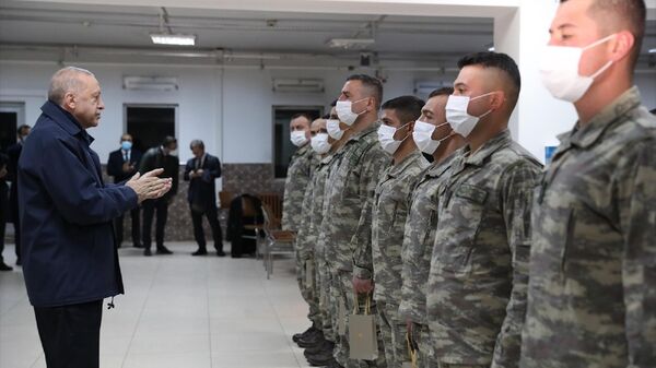 Cumhurbaşkanı Recep Tayyip Erdoğan'dan Hakkari Yüksekova sınırında askerle iftar
 - Sputnik Türkiye