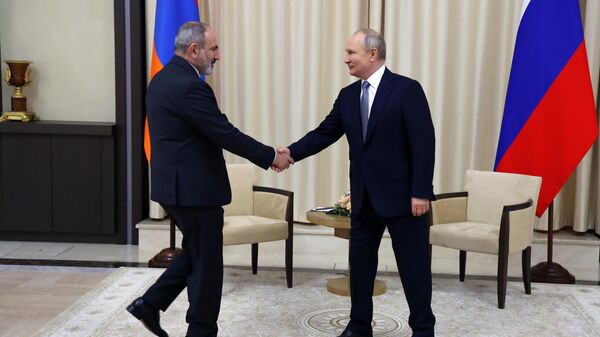 Rusya Devlet Başkanı Vladimir Putin, Ermenistan Başbakanı Nikol Paşinyan - Sputnik Türkiye