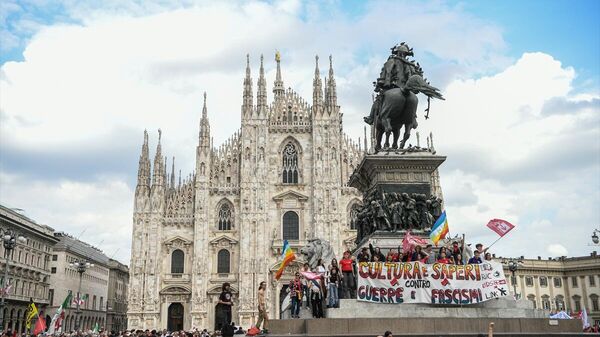 İtalya’nın Nazi işgalinden kurtuluşunun 76. yıldönümü dolayısıyla Milano'da gösteri düzenlendi - Sputnik Türkiye