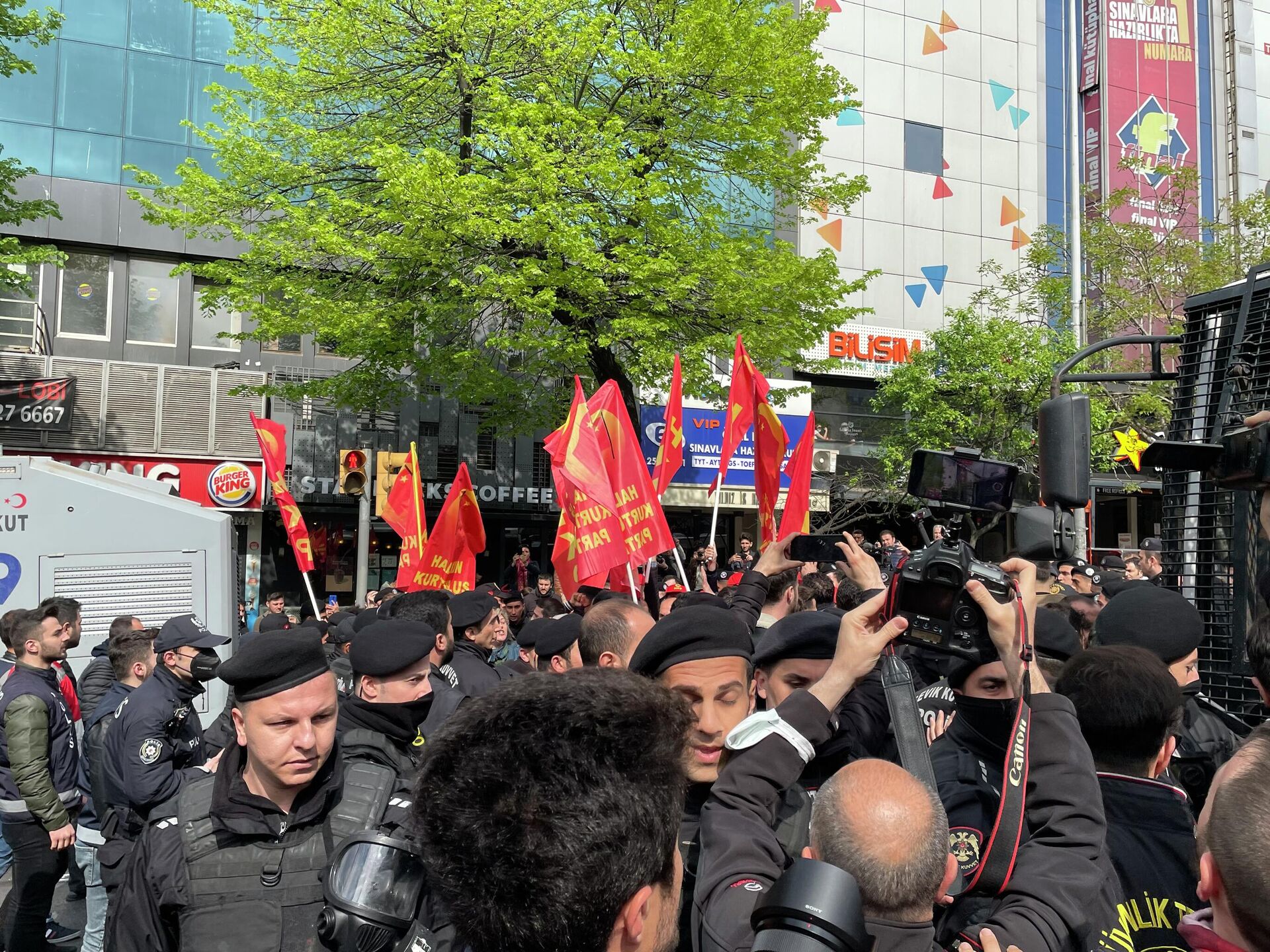 Taksim E Y R Mek Isteyen Gruplara G Zalt Sputnik T Rkiye