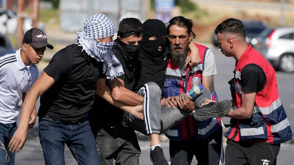 İsrail askerleri, işgal altındaki Batı Şeria'da çıkan olaylarda 7'si gerçek mermiyle olmak üzere 10 Filistinliyi yaraladı. - Sputnik Türkiye
