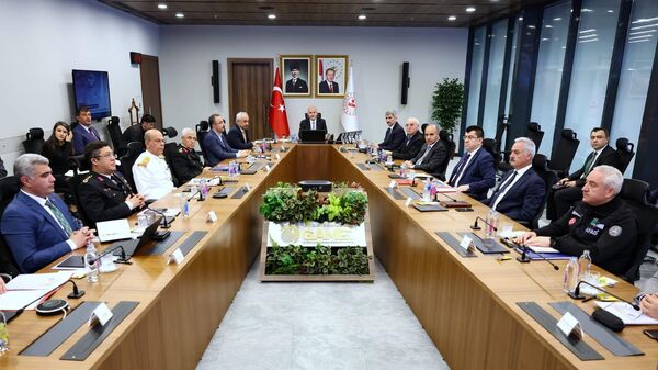  İçişleri Bakanı Süleyman Soylu, 81 ilin valisiyle videokonferans toplantısında bir araya geldi. Toplantıda göç ve metamfetamin uyuşturucu madde ticaretinin önlenmesine yönelik konular ele alındı. - Sputnik Türkiye