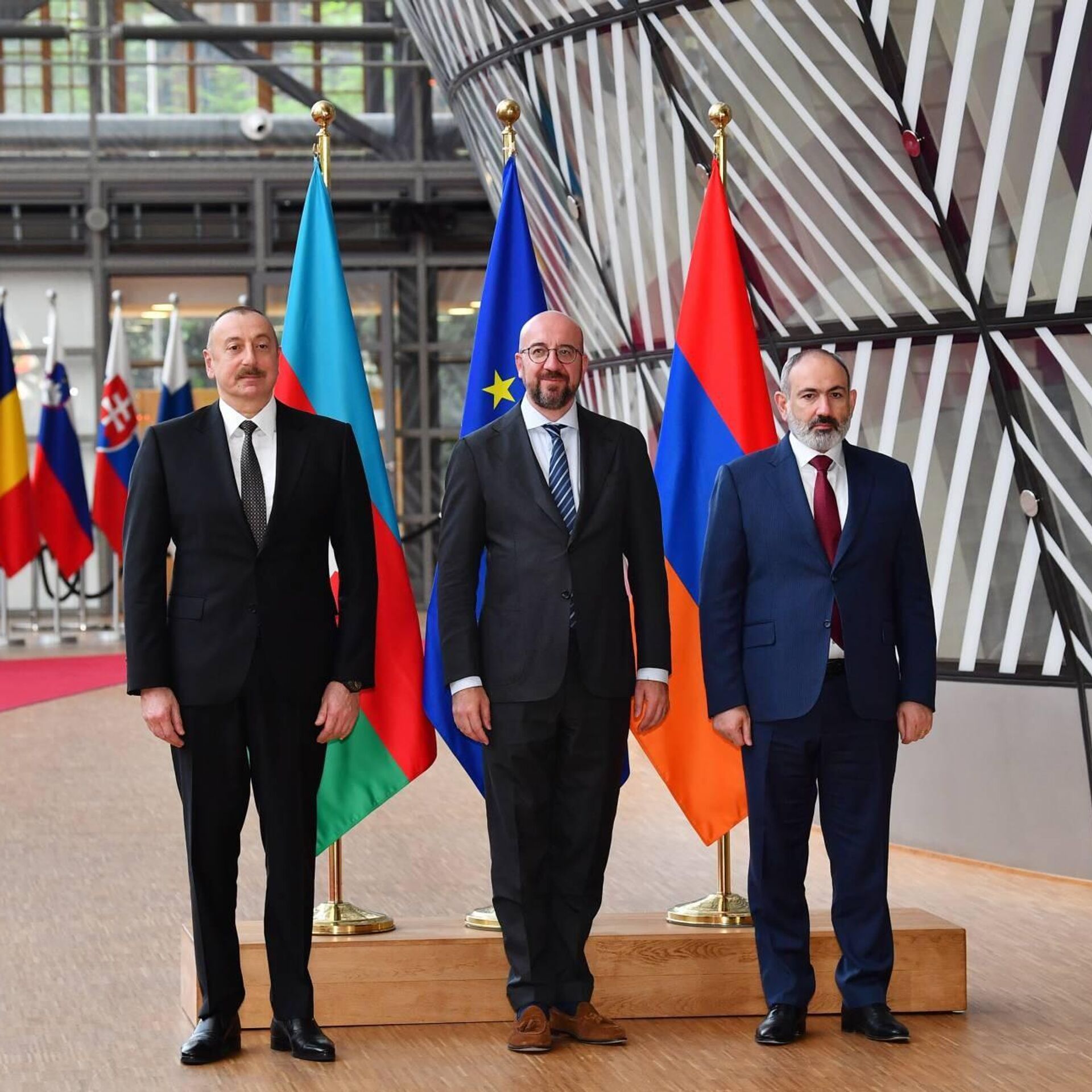 Трехсторонние переговоры. Встреча Алиева и Пашиняна в Брюсселе. Пашинян и Алиев встреча.