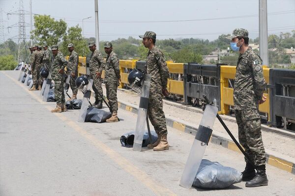 İslamabad polisi de yoğun güvenlik önlemlerinin alındığını duyurdu. - Sputnik Türkiye