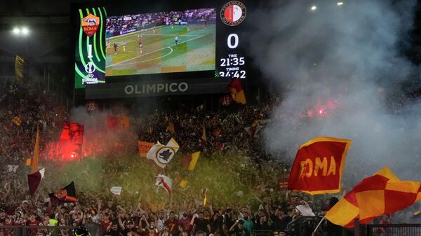 UEFA Avrupa Konferans Ligi finalinde Feyenoord'u 1-0 yenen Roma, kupanın ilk sahibi oldu. - Sputnik Türkiye
