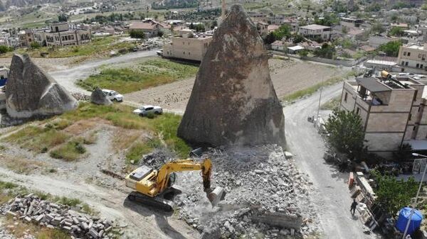 Kapadokya'da kaçak yapıların yıkımına başlandı
 - Sputnik Türkiye