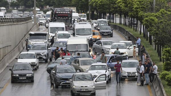 Ankara'da zincirleme trafik kazası: 15 araç birbirine girdi - Sputnik Türkiye