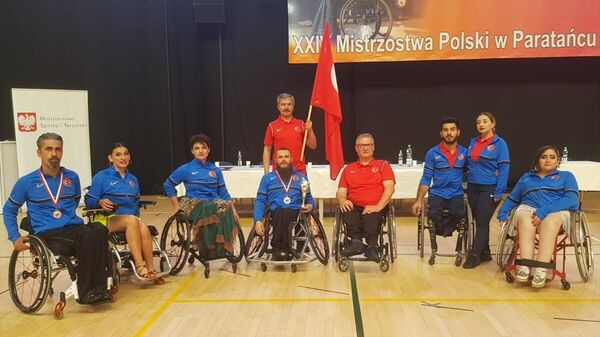 Para Dans Sporu Polonya Açık Turnuvası'nın ilk gününde Türkiye Bedensel Engelliler Spor Federasyonu sporcuları 1 altın, 1 bronz madalya elde etti - Sputnik Türkiye