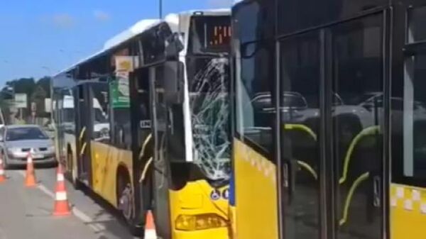 Ümraniye'de kaza yapan otobüsler - Sputnik Türkiye