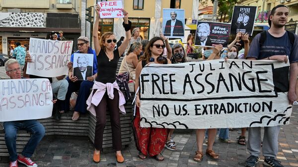 Wikileaks’in kurucusu Assange'e Atina'da destek eylemi - Sputnik Türkiye