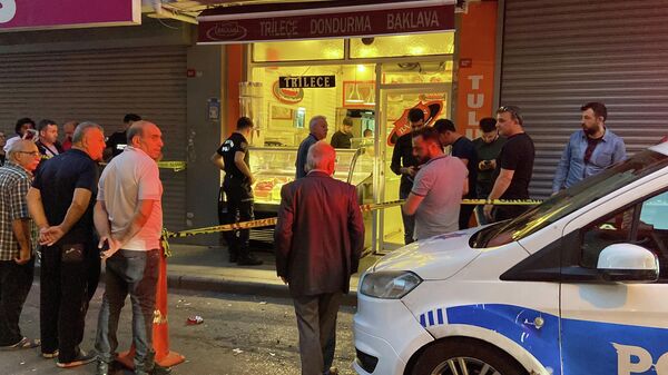 İstanbul Kağıthane'de dondurma dükkanına silahla ateş açılması sonucu biri çocuk iki kişi yaralandı. - Sputnik Türkiye