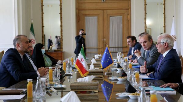 İran Dışişleri Bakanı Hüseyin Emir Abdullahiyan, Viyana nükleer müzakereleri kapsamında başkent Tahran'a gelen Avrupa Birliği (AB) Dış İlişkiler ve Güvenlik Politikası Yüksek Temsilcisi Josep Borrell ile bir araya geldi. - Sputnik Türkiye