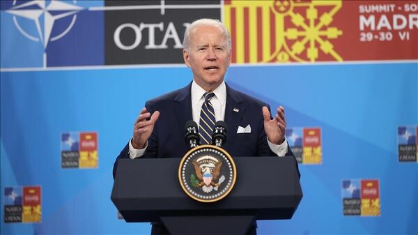 ABD Başkanı Joe Biden, NATO'nun Madrid zirvesinin kapanışında basın toplantısı düzenlerken - Sputnik Türkiye