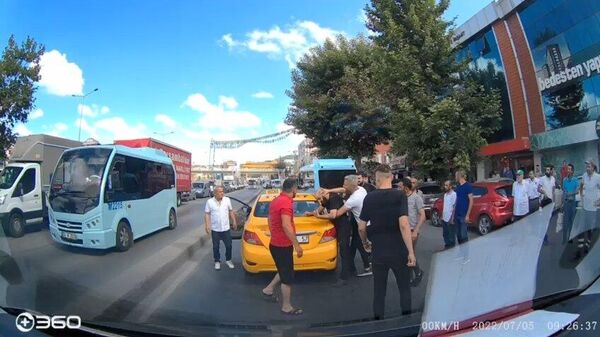 Pendik’te taksideki kadına saldıran şahsa meydan dayağı - Sputnik Türkiye
