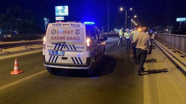 İzmir’in Bornova ilçesinde kamyon ile motosikletin karıştığı kazada 1 kişi hayatını kaybetti. - Sputnik Türkiye