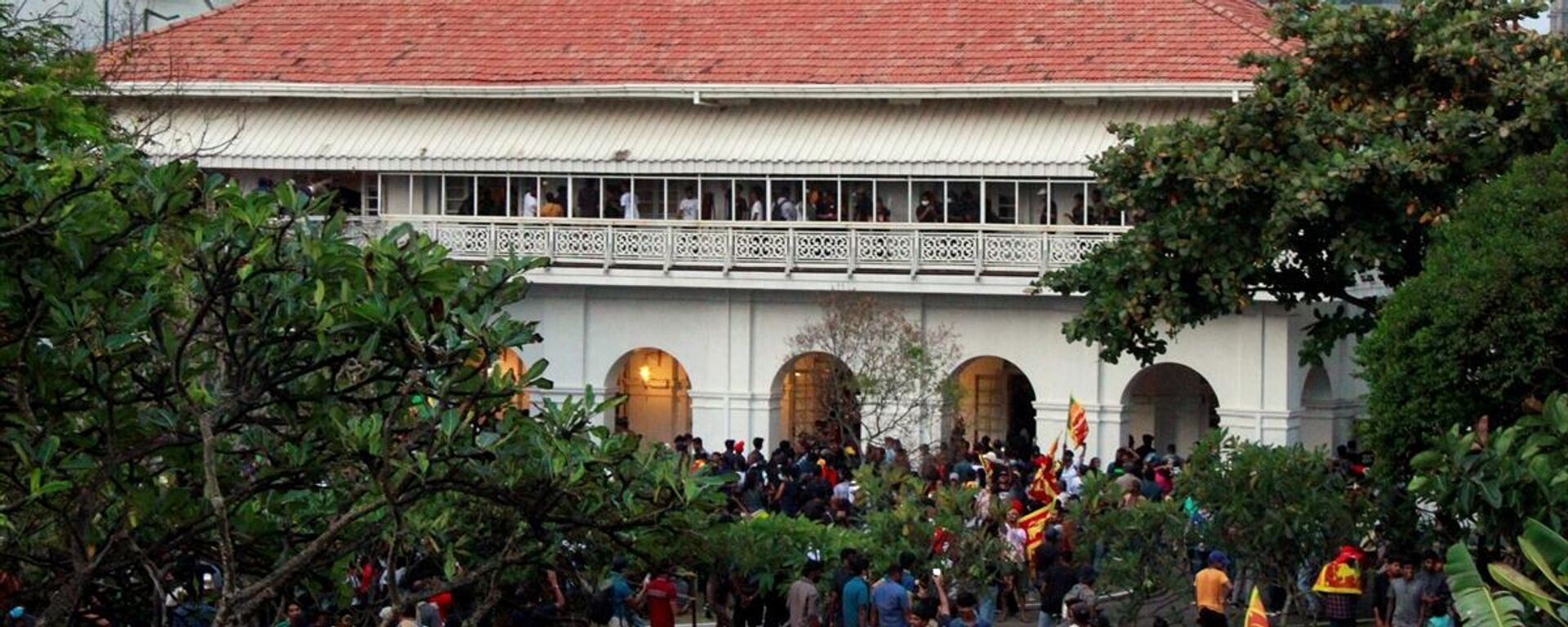 Sri Lanka'da göstericiler Başbakanlık konutunu ateşe verdi - Sputnik Türkiye, 1920, 09.07.2022