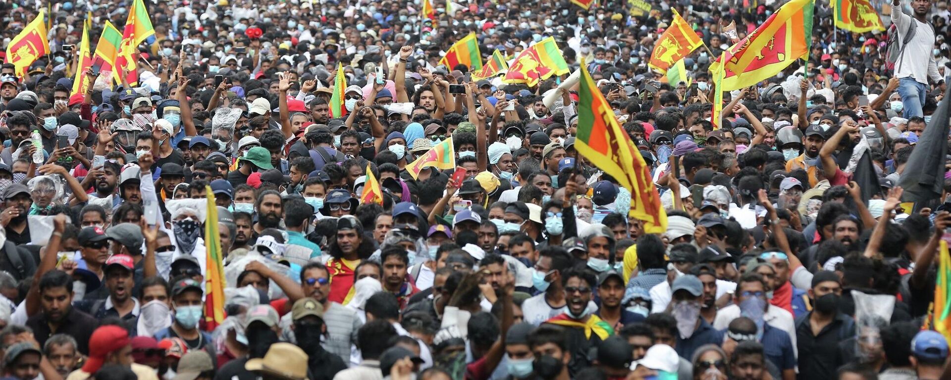  Sri Lanka’da derinleşen ekonomik krizin ardından binlerce protestocu, Devlet Başkanı Gotabaya Rajapaksa’nın başkanlık konutunu bastı. - Sputnik Türkiye, 1920, 13.07.2022
