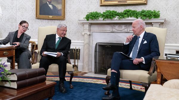 ABD Başkanı Joe Biden, Meksika Devlet Başkanı Andres Manuel Lopez Obrador - Sputnik Türkiye