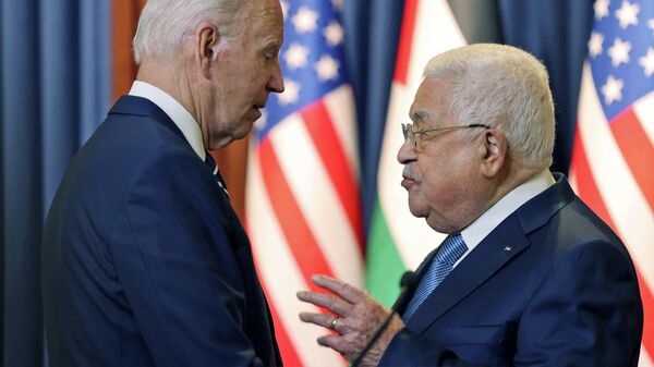 Ortadoğu turundaki ABD Başkanı Joe Biden, İsrail temaslarını tamamlayarak Batı Şeria'ya geçip Filistin Yönetimi lideri Mahmud Abbas ile ortak basın toplantısı düzenledi.  - Sputnik Türkiye