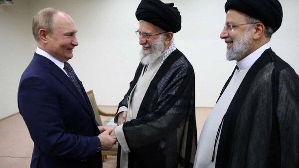 Rusya Devlet Başkanı Vladimir Putin’in İran dini lideri Ayetullah Ali Hamaney  - Sputnik Türkiye