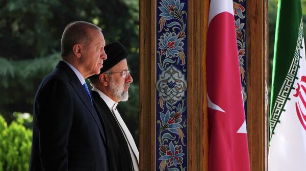 İran Cumhurbaşkanı İbrahim Reisi ve Türkiye Cumhurbaşkanı Recep Tayyip Erdoğan - Sputnik Türkiye