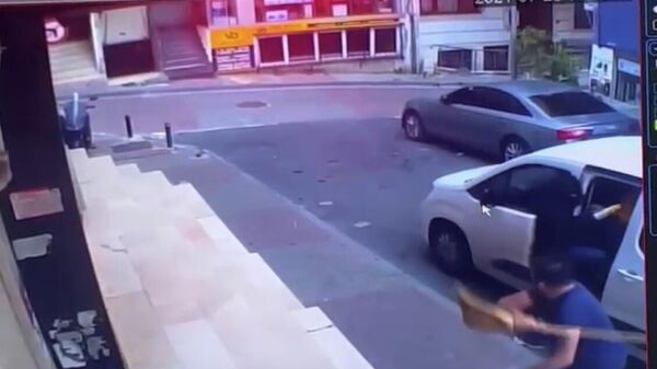 Şişli'de bilgisayar dükkanına giren hırsızları  mahalle sakini süpürgeyle kovaladı - Sputnik Türkiye