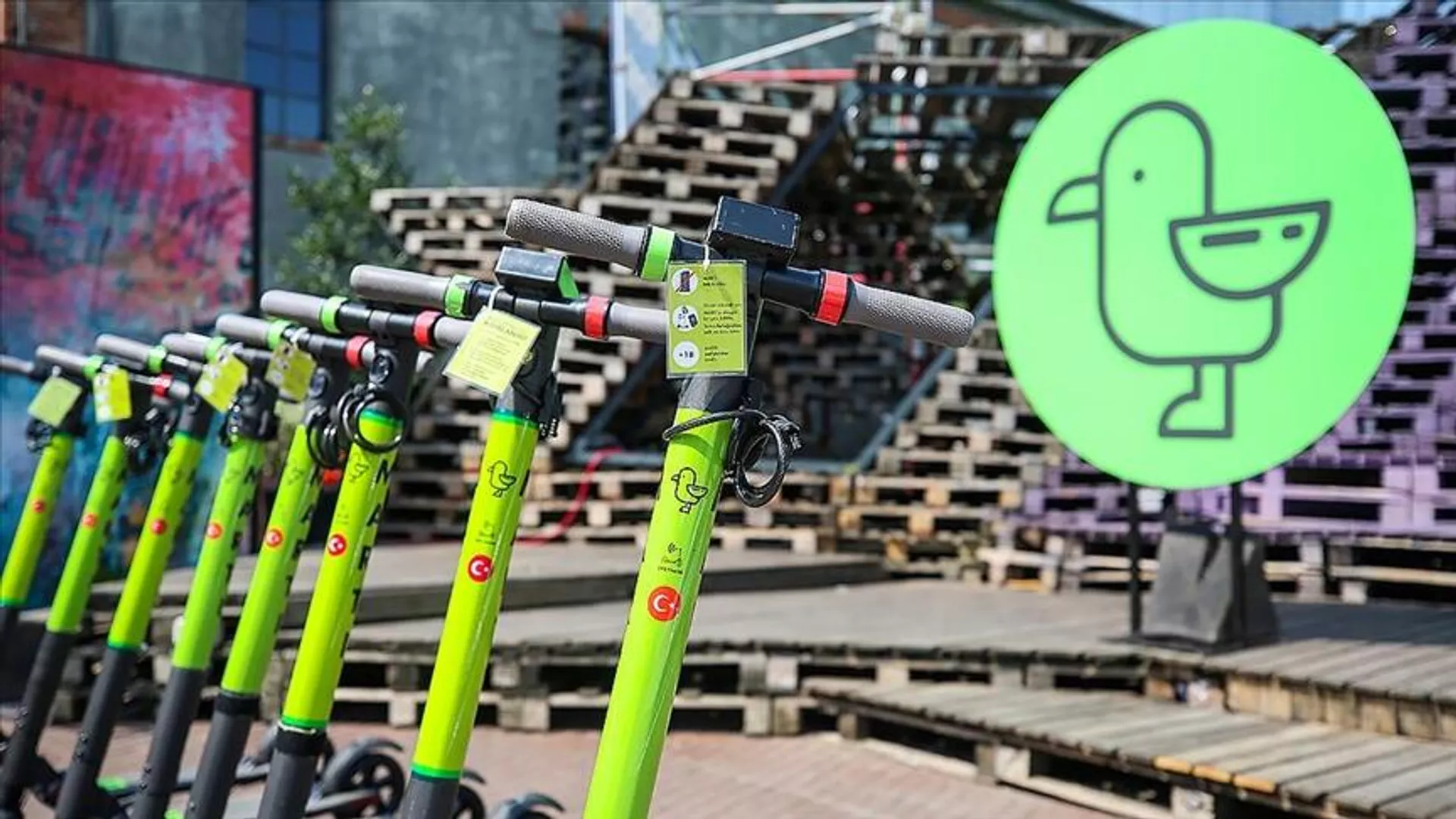 Kadıköy Belediyesi'nden, scooterları toplama kararı: 'Derdimiz yayaların hakkını korumak'