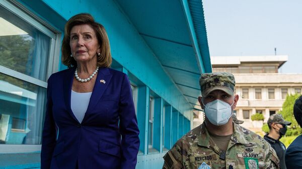 ABD Temsilciler Meclisi Başkanı Nancy Pelosi beraberindeki kongre heyetiyle, Güney Kore-Kuzey Kore sınırı olan Kore Tarafsız Bölgesi'ni ziyaret etti. - Sputnik Türkiye